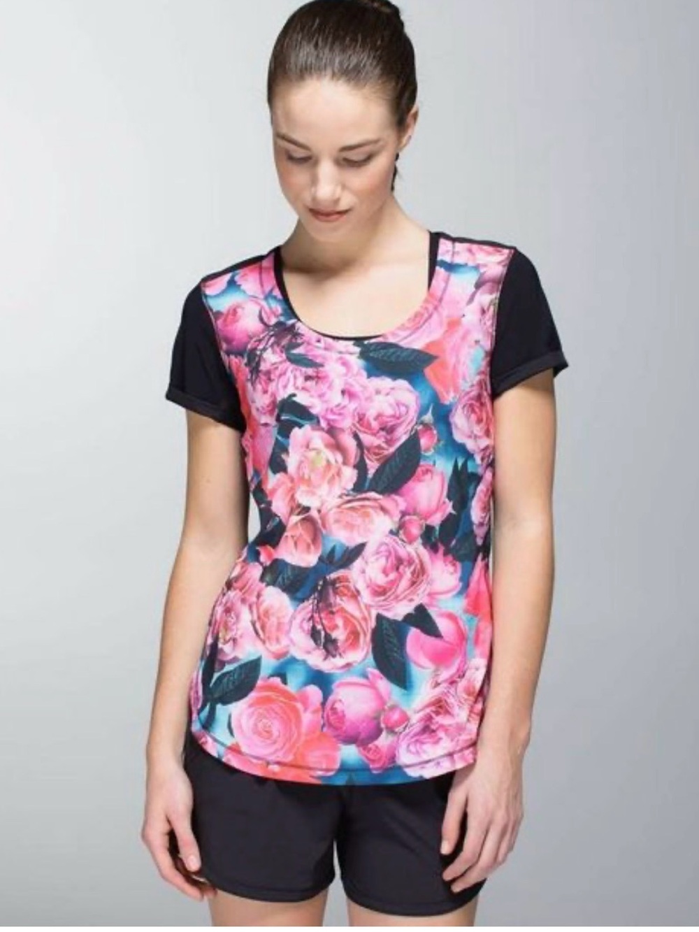 lululemon athletica Pink Floral Scoop-Neck Active Tee with Black Sleeves Size M